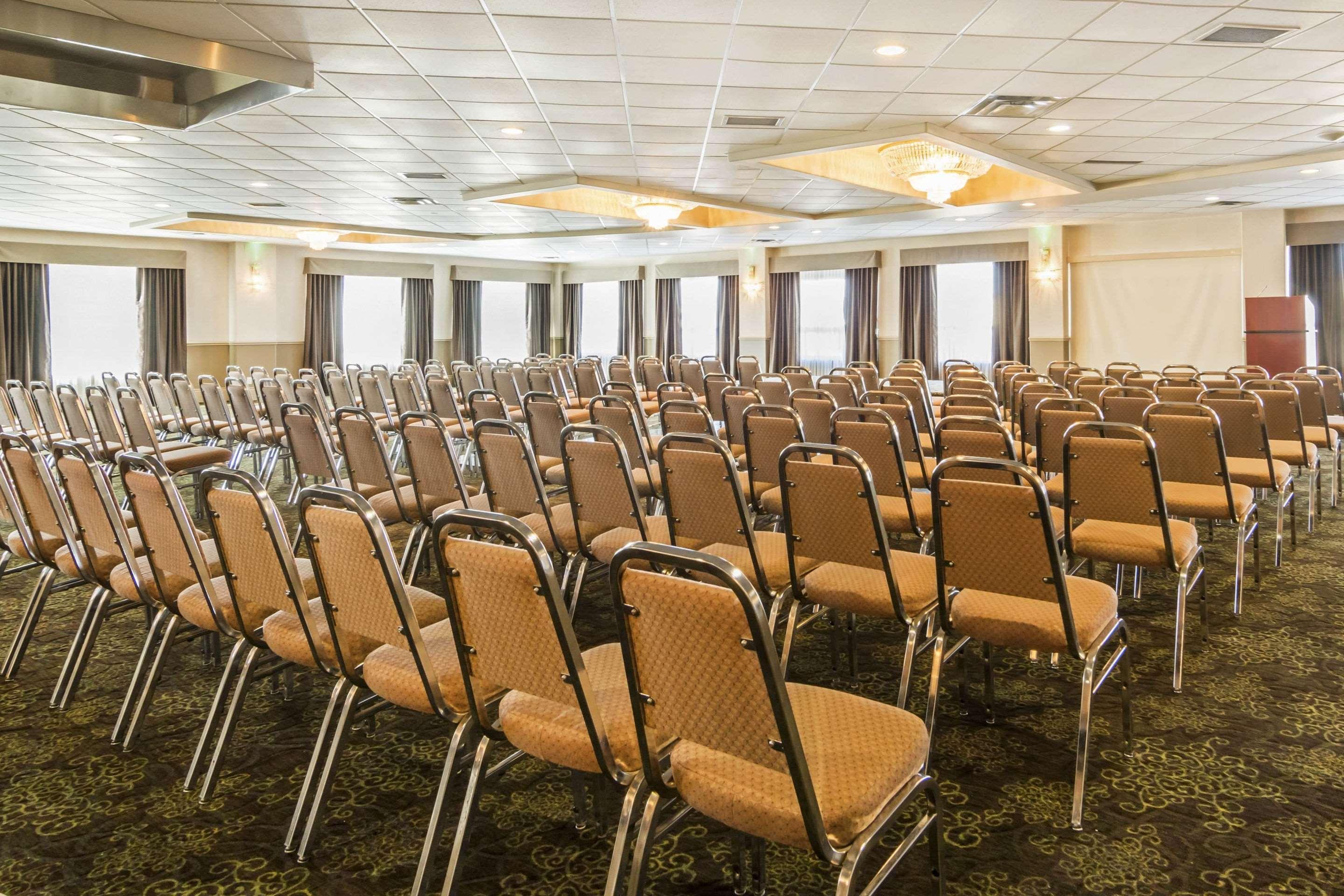Clarion Hotel & Conference Centre Sherwood Park Dış mekan fotoğraf